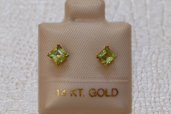 Exclusive Peridot Ohrstecker - 0,75 ct. - in 14 Kt. Gold - 585 - Carré Schliff