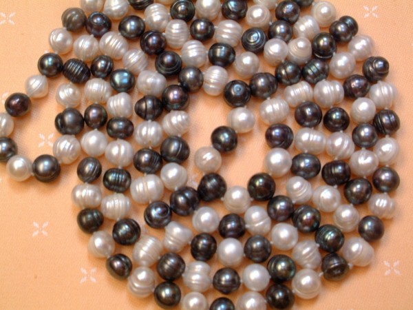 Elegante lange Perlen Kette - weiss & silber - endlos - 10 - 11 mm - 140 cm lang