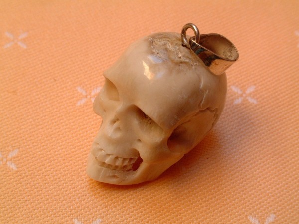 Gothic Skull Totenkopf Schädel - Büffelknochen - Oese Sterlingsilber 925 -